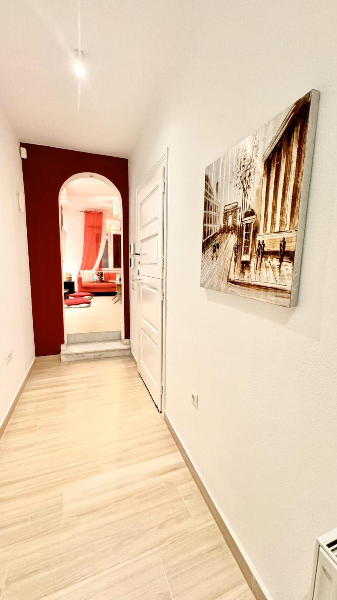 Apostolis House *